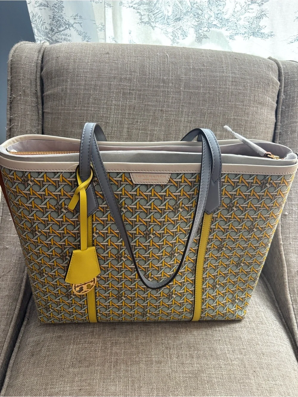 New with Tags Tory Burch Perry Triple Compartment Tote Bag in Basketweave Print - Picture 9 of 16